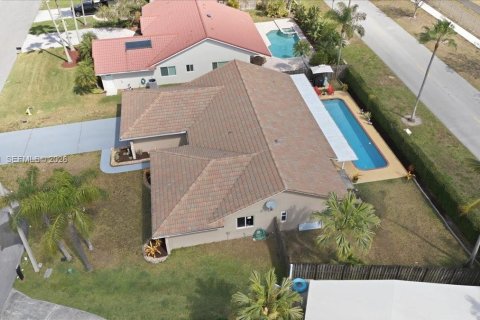 House in Davie, Florida 4 bedrooms, 213.12 sq.m. № 2034132 - photo 5