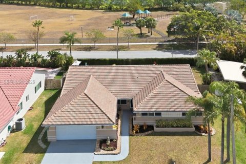 House in Davie, Florida 4 bedrooms, 213.12 sq.m. № 2034132 - photo 2