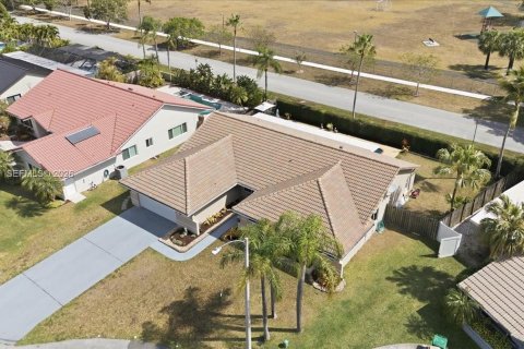 House in Davie, Florida 4 bedrooms, 213.12 sq.m. № 2034132 - photo 4