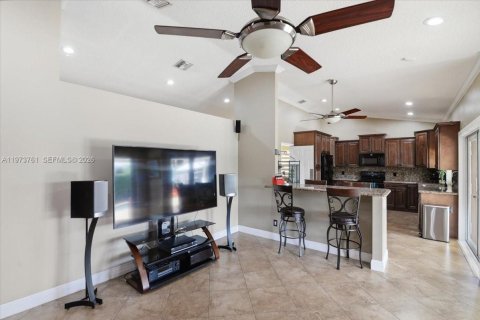 House in Davie, Florida 4 bedrooms, 213.12 sq.m. № 2034132 - photo 18