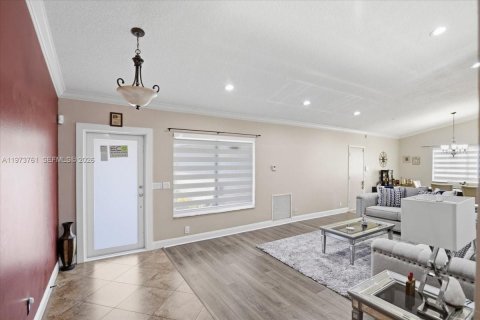 House in Davie, Florida 4 bedrooms, 213.12 sq.m. № 2034132 - photo 17