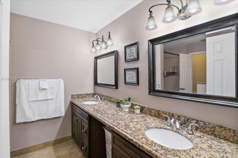 House in Davie, Florida 4 bedrooms, 213.12 sq.m. № 2034132 - photo 27