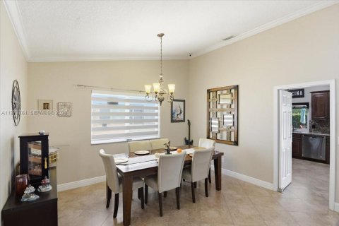 House in Davie, Florida 4 bedrooms, 213.12 sq.m. № 2034132 - photo 26
