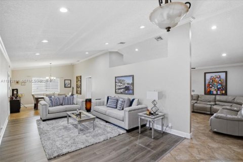 House in Davie, Florida 4 bedrooms, 213.12 sq.m. № 2034132 - photo 13