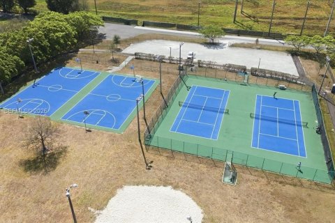 House in Davie, Florida 4 bedrooms, 213.12 sq.m. № 2034132 - photo 10