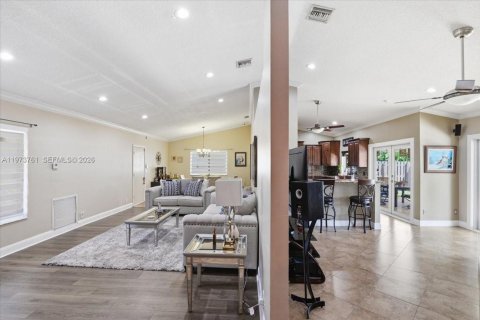 House in Davie, Florida 4 bedrooms, 213.12 sq.m. № 2034132 - photo 16