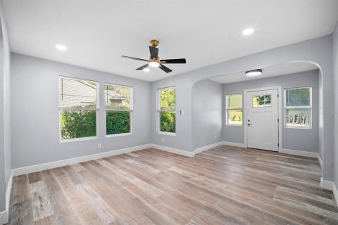 Villa ou maison à vendre à Tampa, Floride: 3 chambres, 111.76 m2 № 2420292 - photo 8