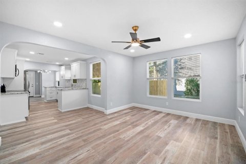 Villa ou maison à vendre à Tampa, Floride: 3 chambres, 111.76 m2 № 2420292 - photo 6