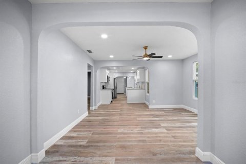 Villa ou maison à vendre à Tampa, Floride: 3 chambres, 111.76 m2 № 2420292 - photo 5