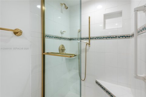 Condo in Hallandale Beach, Florida, 2 bedrooms  № 2365687 - photo 25