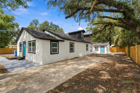 Villa ou maison à vendre à Tampa, Floride: 9 chambres, 291.99 m2 № 2401075 - photo 2