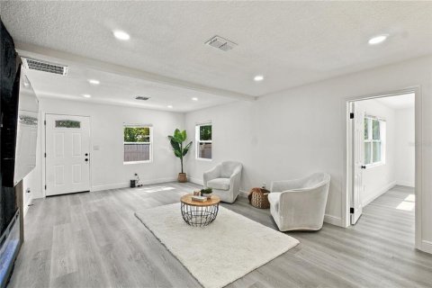Villa ou maison à vendre à Tampa, Floride: 9 chambres, 291.99 m2 № 2401075 - photo 10