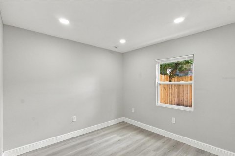 Villa ou maison à vendre à Tampa, Floride: 9 chambres, 291.99 m2 № 2401075 - photo 21