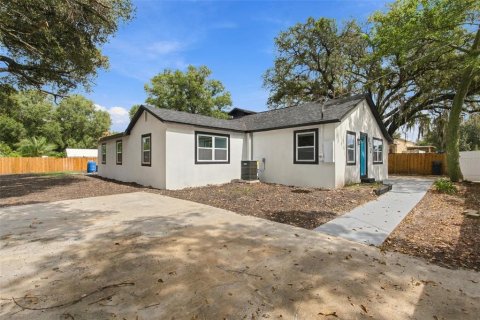 Villa ou maison à vendre à Tampa, Floride: 9 chambres, 291.99 m2 № 2401075 - photo 6