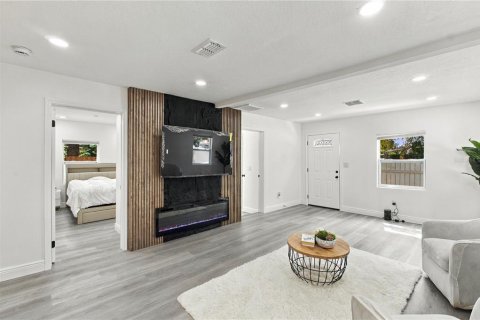 Villa ou maison à vendre à Tampa, Floride: 9 chambres, 291.99 m2 № 2401075 - photo 7