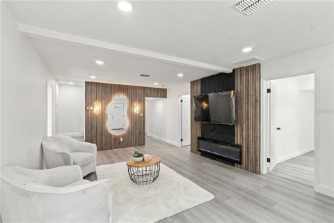 Villa ou maison à vendre à Tampa, Floride: 9 chambres, 291.99 m2 № 2401075 - photo 8