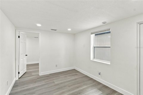 Villa ou maison à vendre à Tampa, Floride: 9 chambres, 291.99 m2 № 2401075 - photo 28