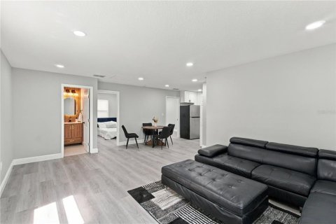 Villa ou maison à vendre à Tampa, Floride: 9 chambres, 291.99 m2 № 2401075 - photo 25
