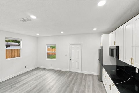 Villa ou maison à vendre à Tampa, Floride: 9 chambres, 291.99 m2 № 2401075 - photo 18