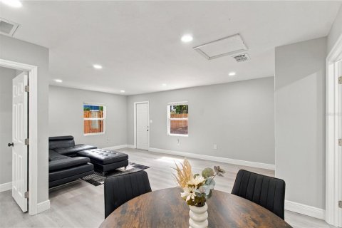 Villa ou maison à vendre à Tampa, Floride: 9 chambres, 291.99 m2 № 2401075 - photo 26