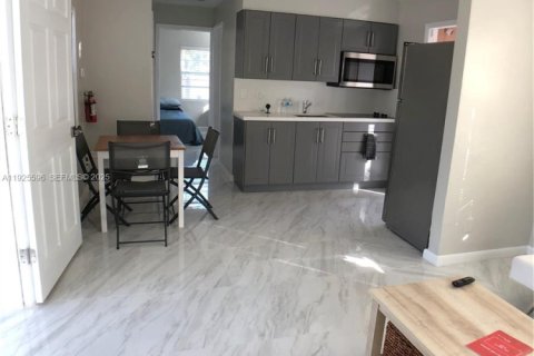 Casa en alquiler en Hollywood, Florida, 2 dormitorios, 141.58 m2 № 1984057 - foto 4