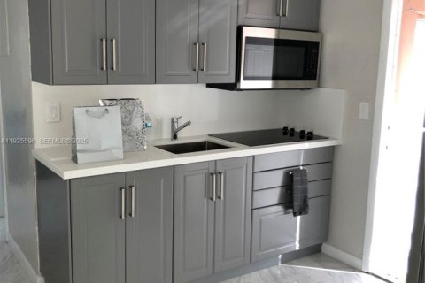 Casa en alquiler en Hollywood, Florida, 2 dormitorios, 141.58 m2 № 1984057 - foto 5