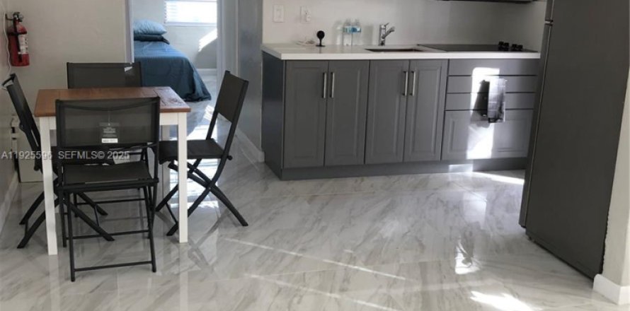 Casa en Hollywood, Florida 2 dormitorios, 141.58 m2 № 1984057