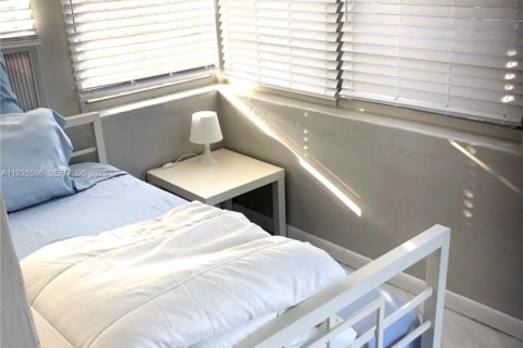 Casa en alquiler en Hollywood, Florida, 2 dormitorios, 141.58 m2 № 1984057 - foto 9