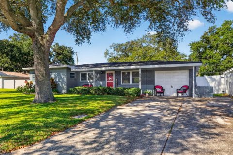 Casa en Seminole, Florida 4 dormitorios, 144 m2 № 2380800