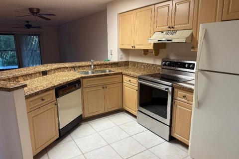 Condominio en Pompano Beach, Florida, 2 dormitorios № 2242866