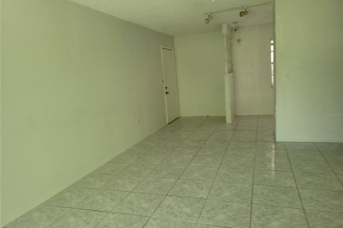 Villa ou maison à louer à New Port Richey, Floride: 2 chambres, 82.78 m2 № 2156759 - photo 8