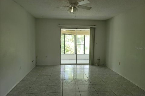 Villa ou maison à louer à New Port Richey, Floride: 2 chambres, 82.78 m2 № 2156759 - photo 7