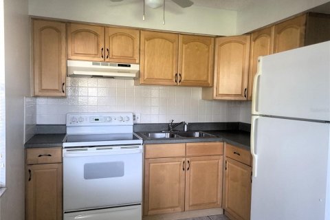 Villa ou maison à louer à New Port Richey, Floride: 2 chambres, 82.78 m2 № 2156759 - photo 4