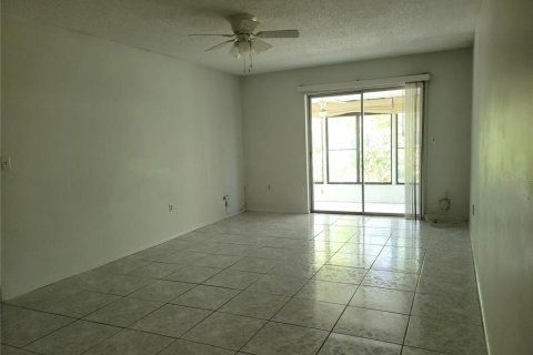 Villa ou maison à louer à New Port Richey, Floride: 2 chambres, 82.78 m2 № 2156759 - photo 5