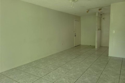 Villa ou maison à louer à New Port Richey, Floride: 2 chambres, 82.78 m2 № 2156759 - photo 9