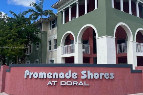 Copropriété à louer à Doral, Floride: 3 chambres, 132.76 m2 № 1946445 - photo 1