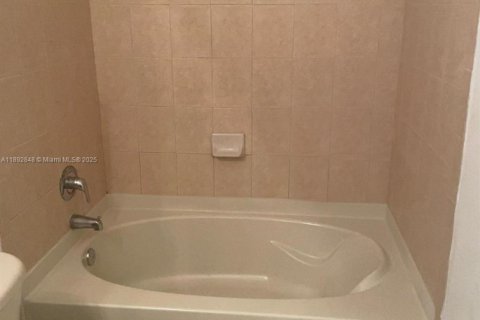Copropriété à louer à Doral, Floride: 3 chambres, 132.76 m2 № 1946445 - photo 6