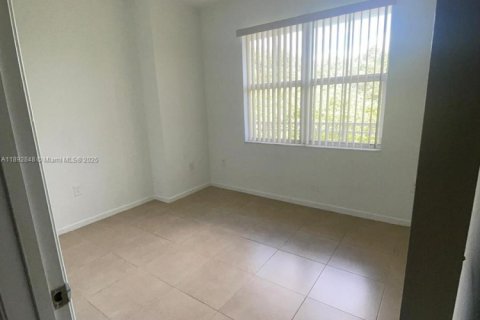 Copropriété à louer à Doral, Floride: 3 chambres, 132.76 m2 № 1946445 - photo 11