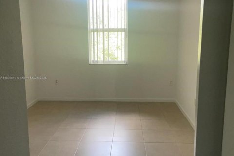 Copropriété à louer à Doral, Floride: 3 chambres, 132.76 m2 № 1946445 - photo 4