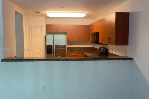 Copropriété à louer à Doral, Floride: 3 chambres, 132.76 m2 № 1946445 - photo 2