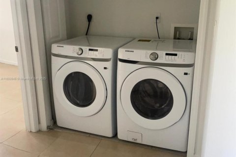 Copropriété à louer à Doral, Floride: 3 chambres, 132.76 m2 № 1946445 - photo 8