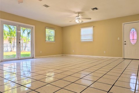 Casa en venta en Homestead, Florida, 4 dormitorios, 179.95 m2 № 2154053 - foto 2