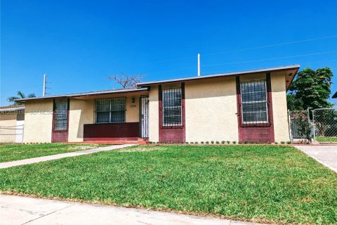 Casa en Homestead, Florida 4 dormitorios, 179.95 m2 № 2154053