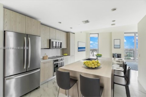 Condominio en Sunrise, Florida, 3 dormitorios  № 2086057