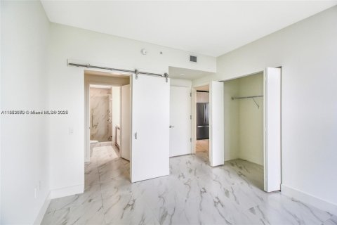 Condominio en alquiler en Sunrise, Florida, 3 dormitorios, 120.49 m2 № 2086057 - foto 14