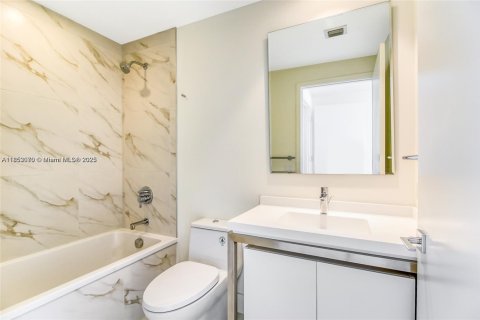 Condominio en alquiler en Sunrise, Florida, 3 dormitorios, 120.49 m2 № 2086057 - foto 4
