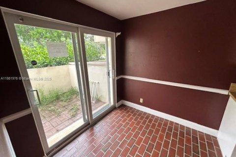Townhouse in Plantation, Florida 2 bedrooms, 151.43 sq.m. № 1890228 - photo 3