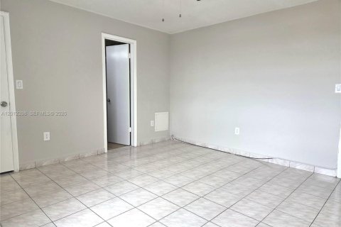 Condo in Hialeah, Florida, 3 bedrooms  № 2241218 - photo 18