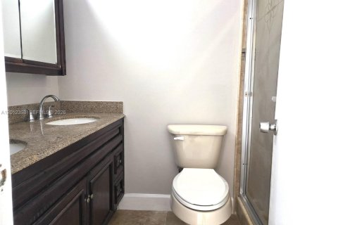 Condo in Hialeah, Florida, 3 bedrooms  № 2241218 - photo 16