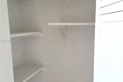 Condo in Hialeah, Florida, 3 bedrooms  № 2241218 - photo 26